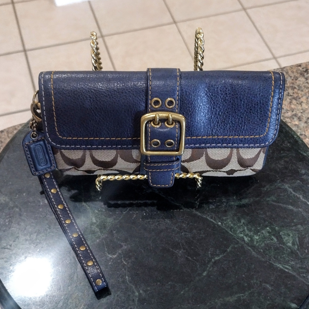 Coach Special Edition Fall 2004 Leather Signature C Wristlet Purse Buckle